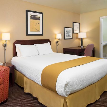 Days Inn By Wyndham Pinole Berkeley Extérieur photo