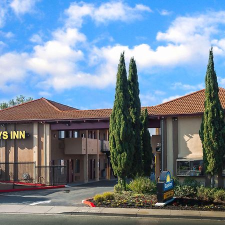 Days Inn By Wyndham Pinole Berkeley Extérieur photo