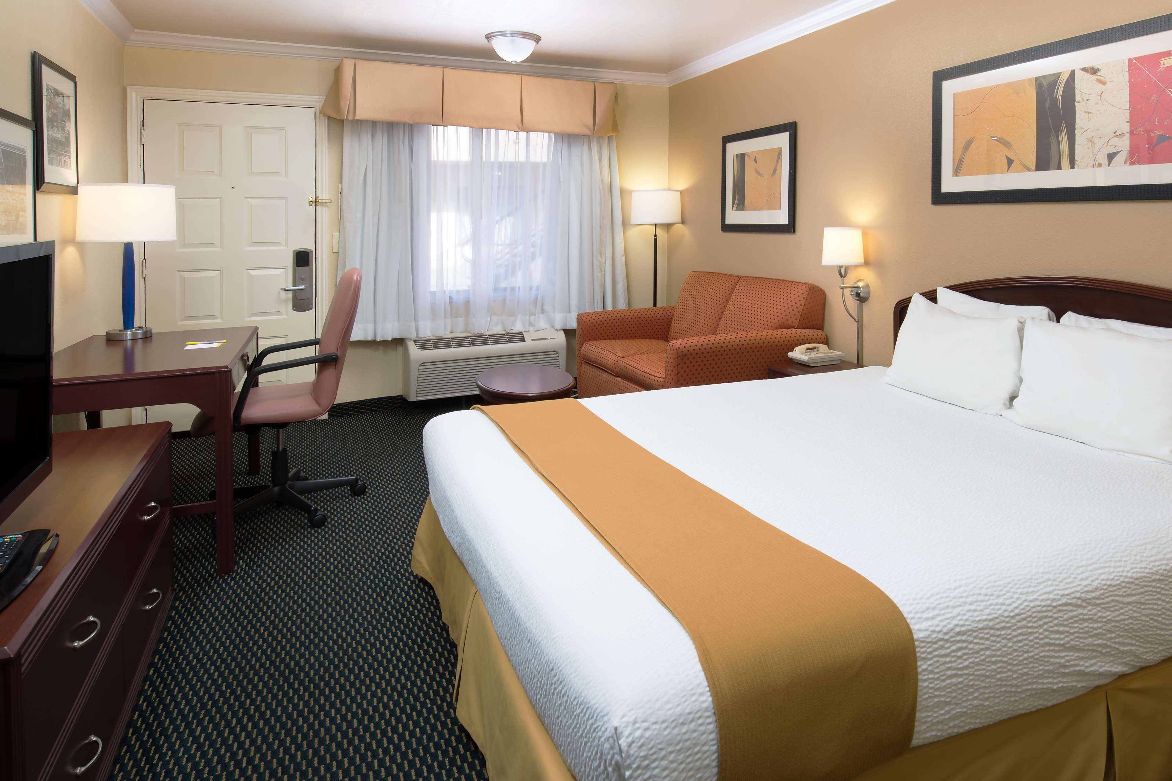 Days Inn By Wyndham Pinole Berkeley Extérieur photo