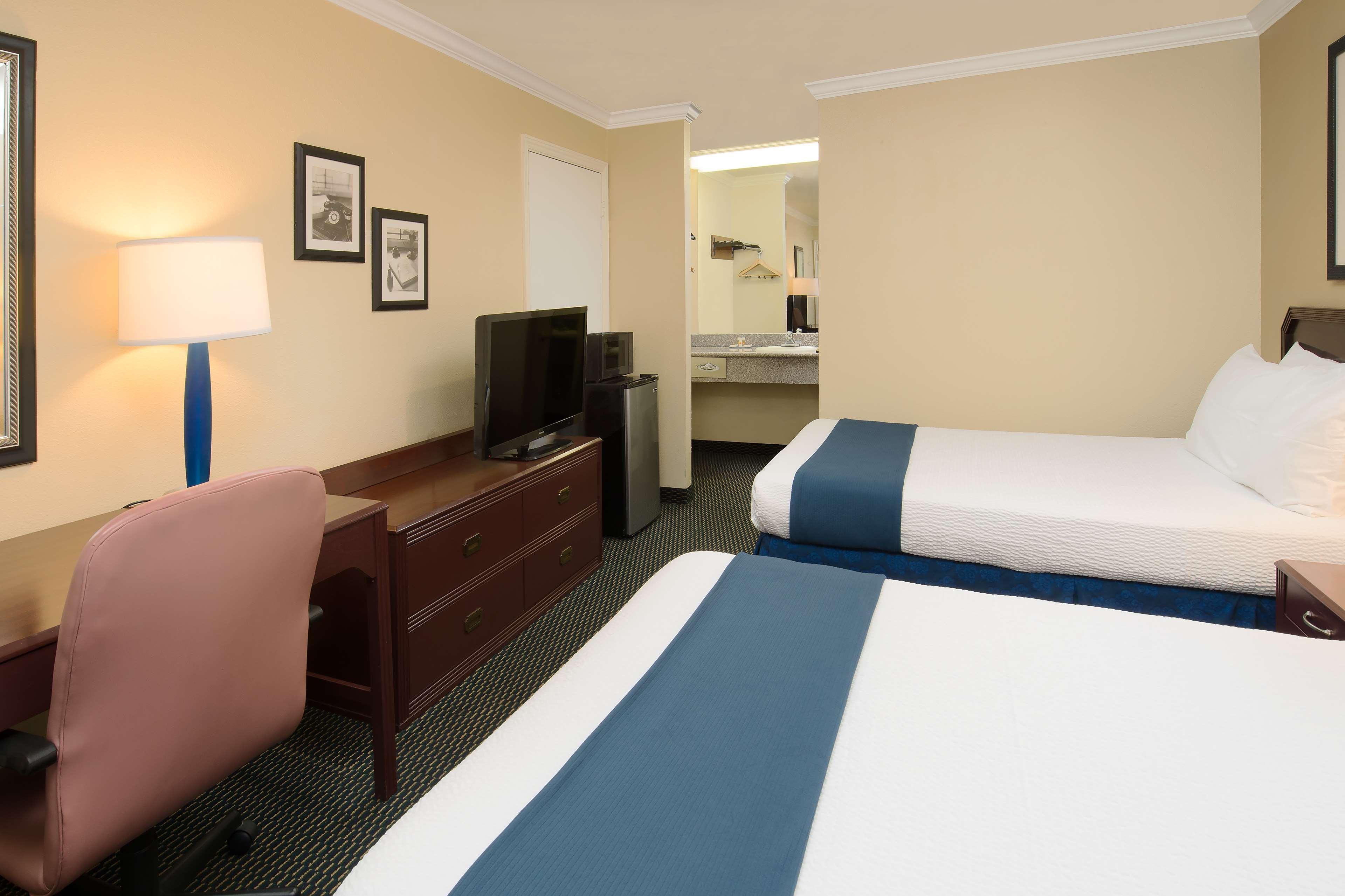 Days Inn By Wyndham Pinole Berkeley Extérieur photo