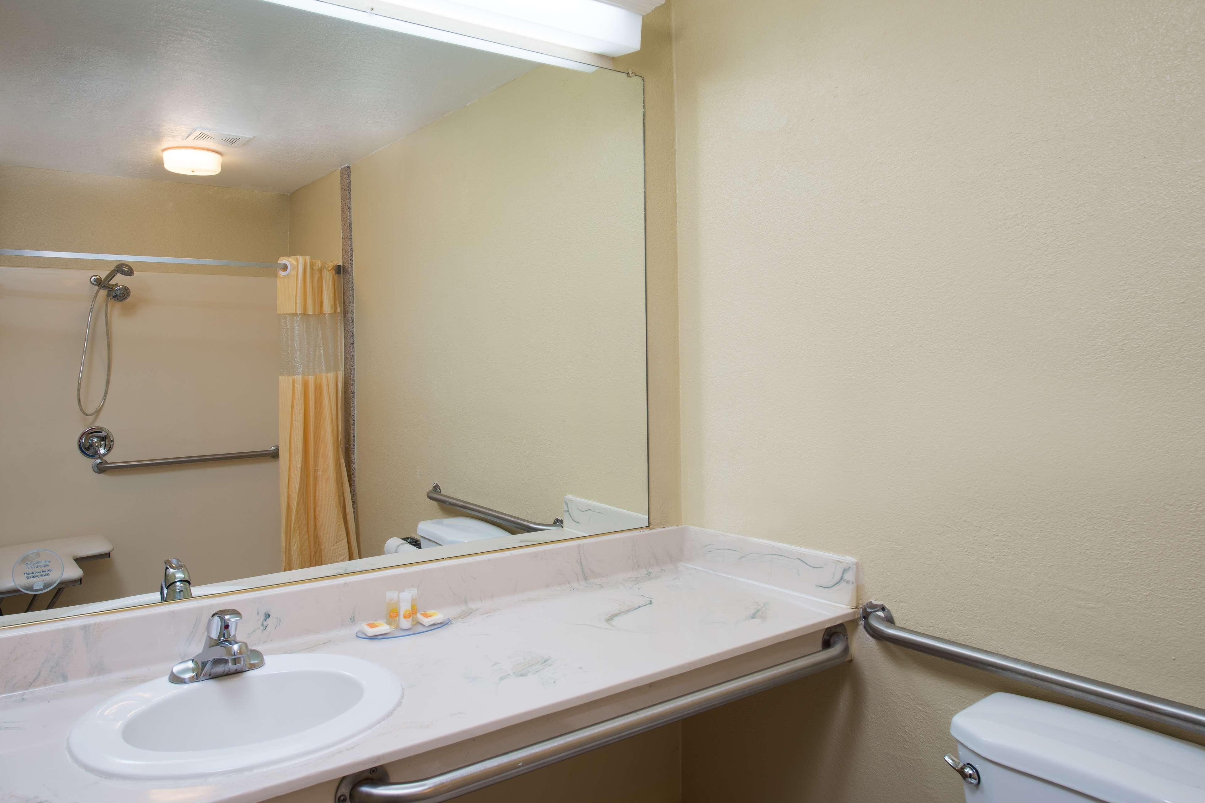 Days Inn By Wyndham Pinole Berkeley Extérieur photo